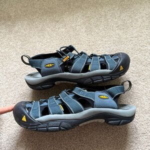 Keen Newport H2 Mens 8.5 Sandals Closed Toe Hiking Water Shoes Fishing Blue